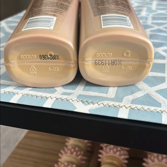 NWT 2x Jergens Natural Glow Tan Moisturizer with Gradual Self-Tanning - Picture 3 of 5